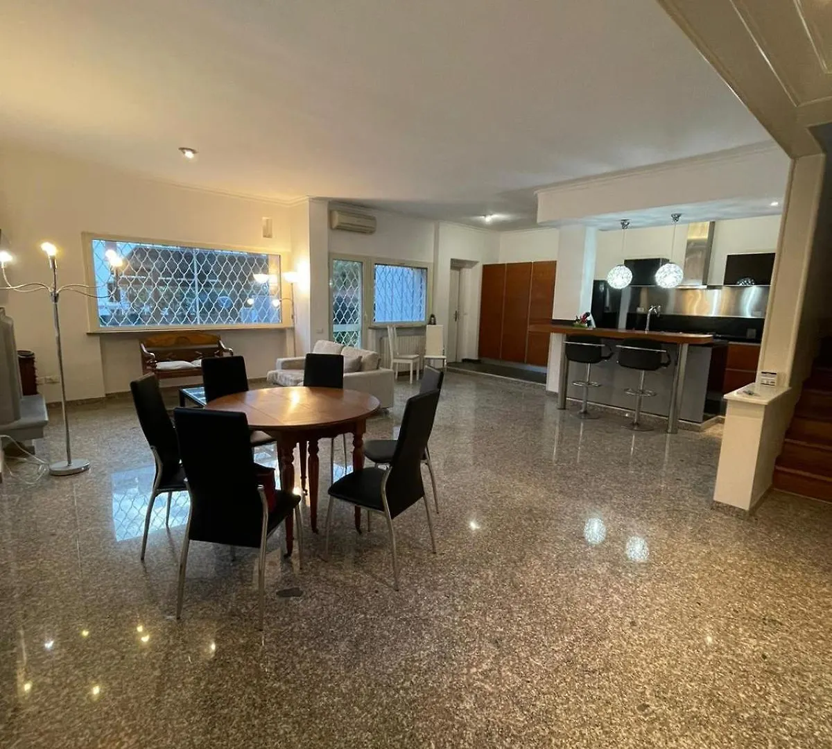 Apartment Appartamento In Villa Naomi Rome
